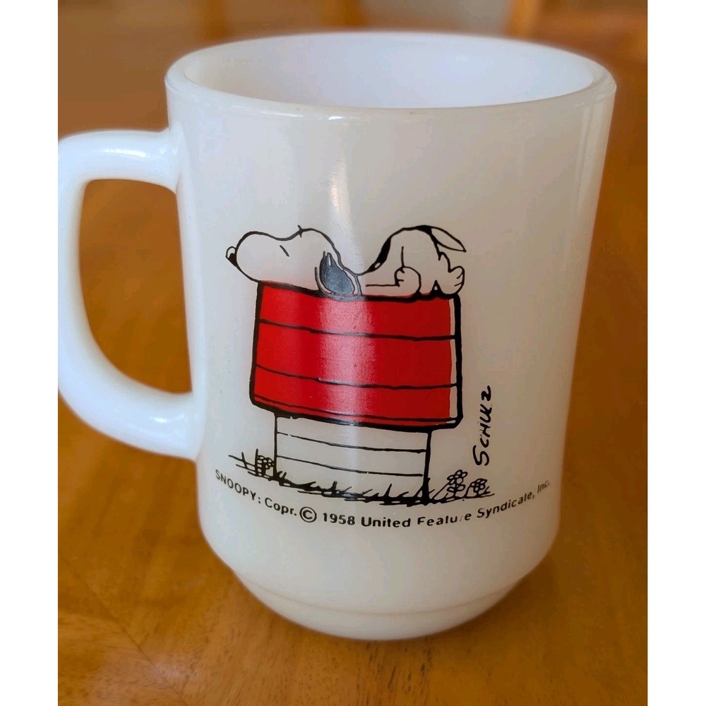 VINTAGE Snoopy Milk Glass Fire King/Anchor Hocking Mug "Allergic To Mornings"